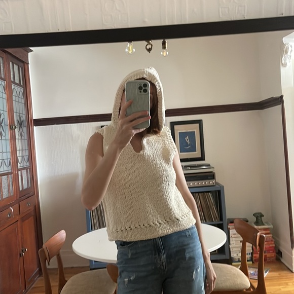 Cropped Knit Vest - Picture 2 of 3